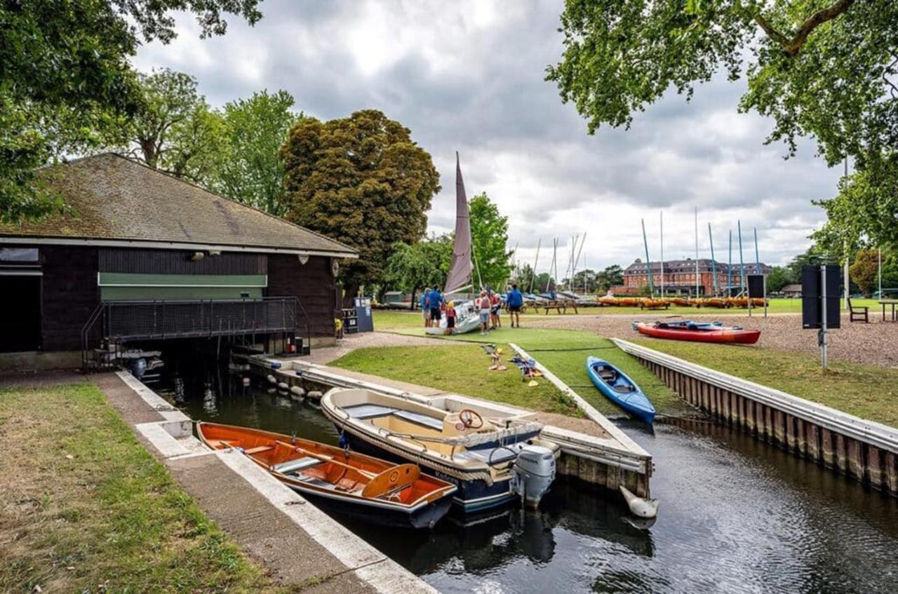 The Lensbury Resort Teddington Eksteriør billede