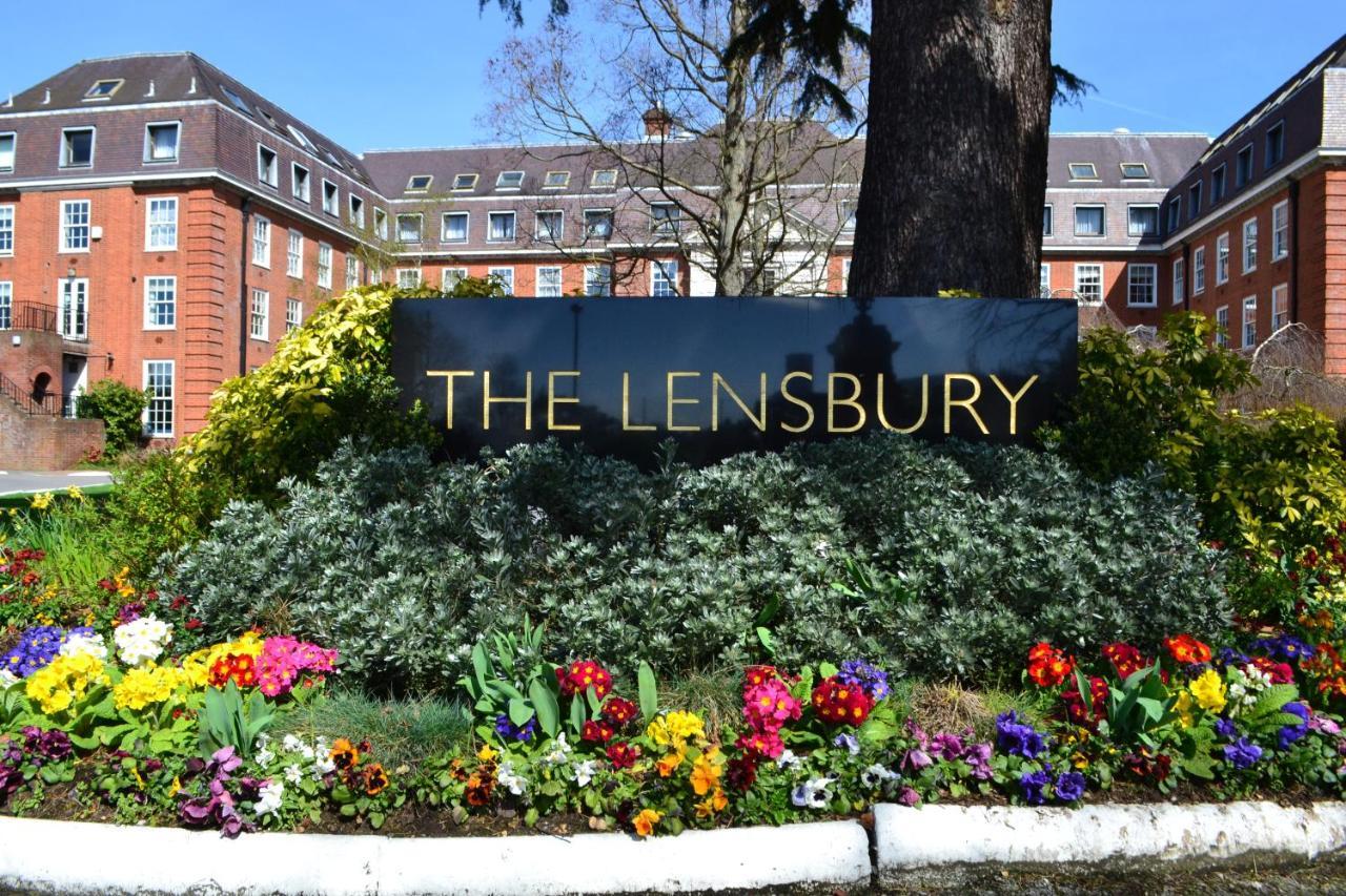 The Lensbury Resort Teddington Eksteriør billede